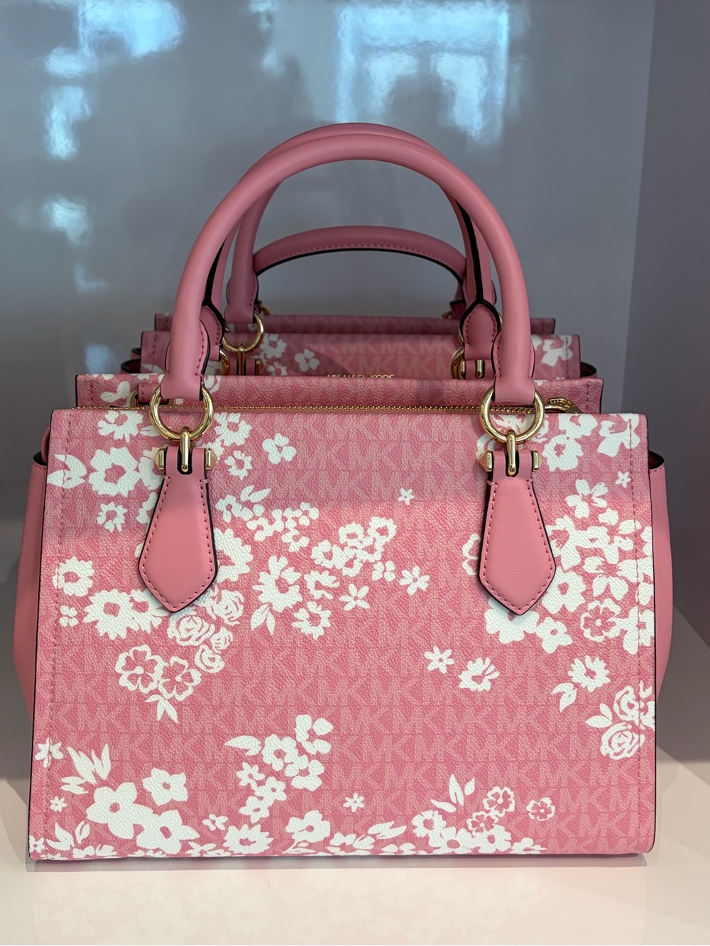 MICHAEL KORS Marilyn Medium Printed Signature Logo Satchel Crossbody
Carnation - Picture 11 of 12